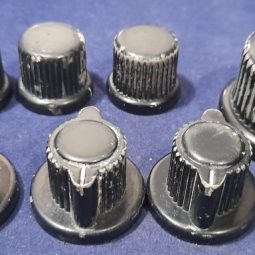 Reliant (Eldico) Receiver R-104 Original Lot of Knobs Used