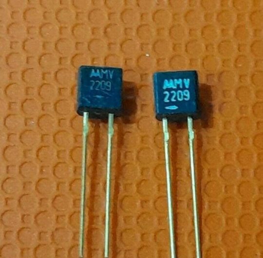 4 PCS Vintage Mv2209 Gold Motorola Varicap Diodes NOS